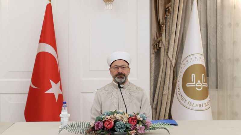 Diyanet İşleri Başkanı Erbaş: “Bütün imkanları değerlendirerek kendinizi yetiştirmelisiniz”