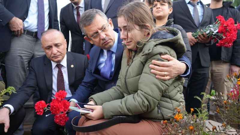 Deprem şehitliğini ziyaret eden Özgür Özel'e tepki