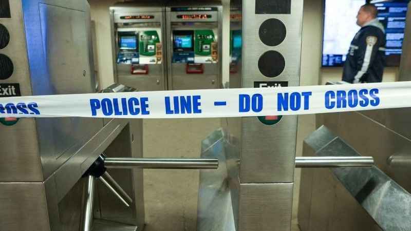 New York metrosunda silahlı saldırı: 1 ölü, 5 yaralı
