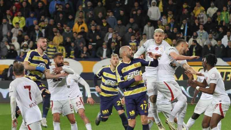 Galatasaray ilk yarıda işi bitirdi: 3-0