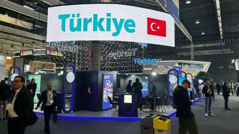Dünyanın en büyük mobil teknoloji fuarı açıldı