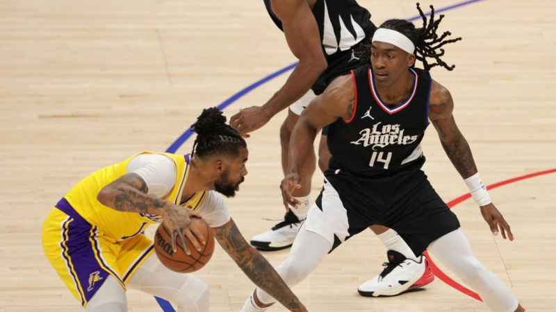 NBA'de Los Angeles derbisinin kazananı Lakers oldu