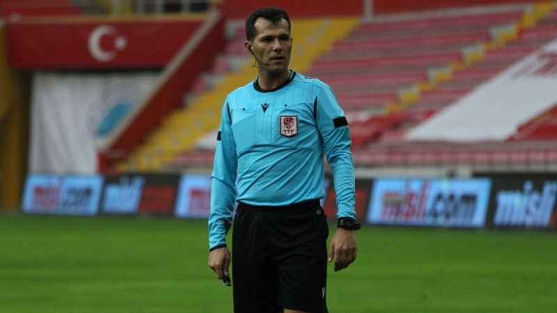 Kasımpaşa - Sivasspor maçının hakemi Burak Şeker oldu
