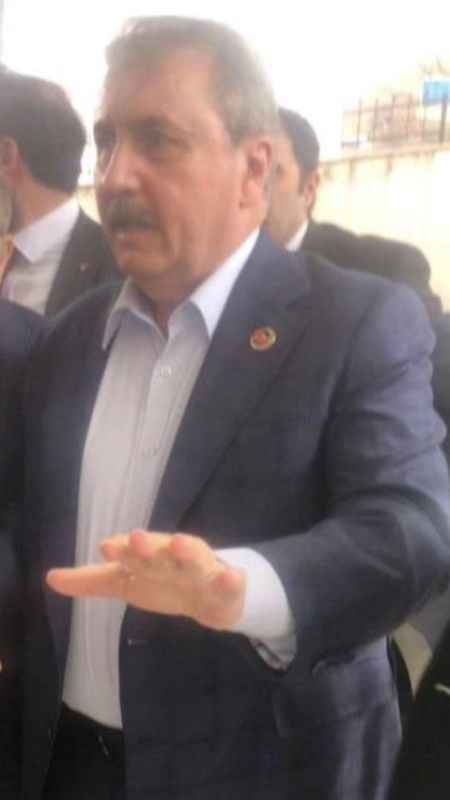 Mustafa Destici kaza geçirdi