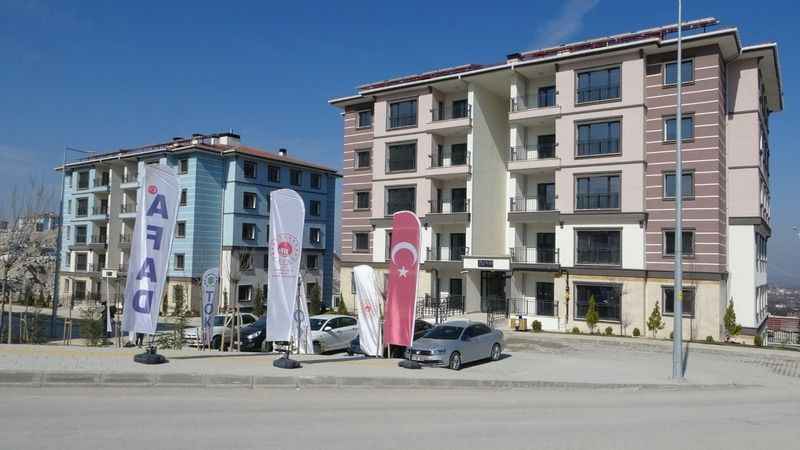 Depremzedeler konutlarına kavuşuyor