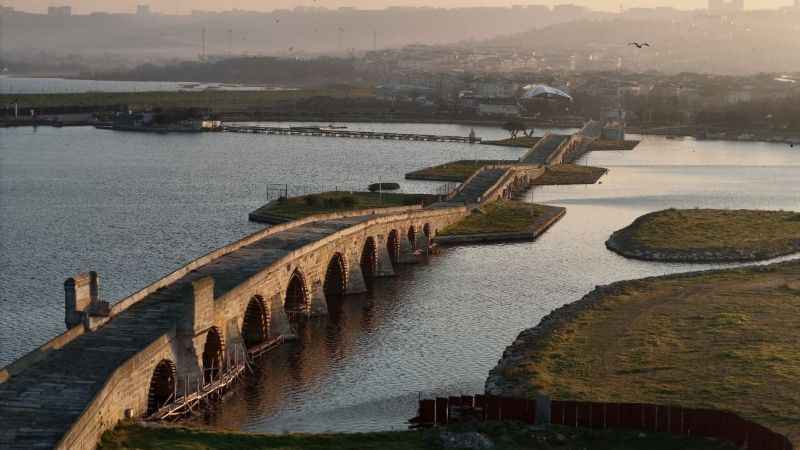 450 yıllık Kanuni Sultan Süleyman Köprüsü’nün restorasyonuna devam ediliyor