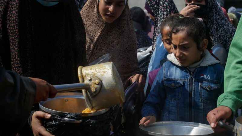 Gazze’de açlık ve susuzluktan hayatını kaybedenlerin sayısı 23’e yükseldi