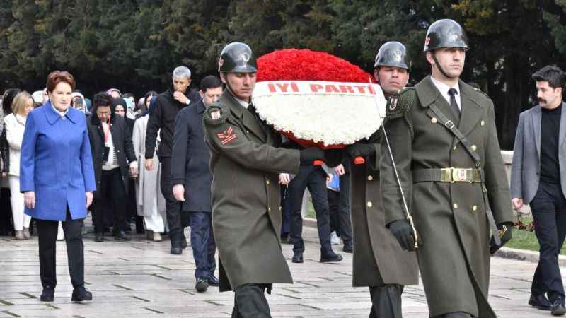 Akşener, Anıtkabir'i ziyaret etti
