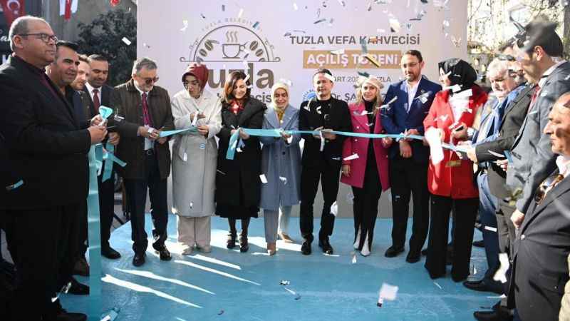 Tuzla’ya tarihi meydanda yeni buluşma noktası: Tuzla Vefa Kahvecisi açıldı