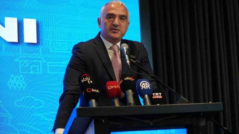 Bakan Ersoy: “Turizm gelirimiz yüzde 17 arttı”