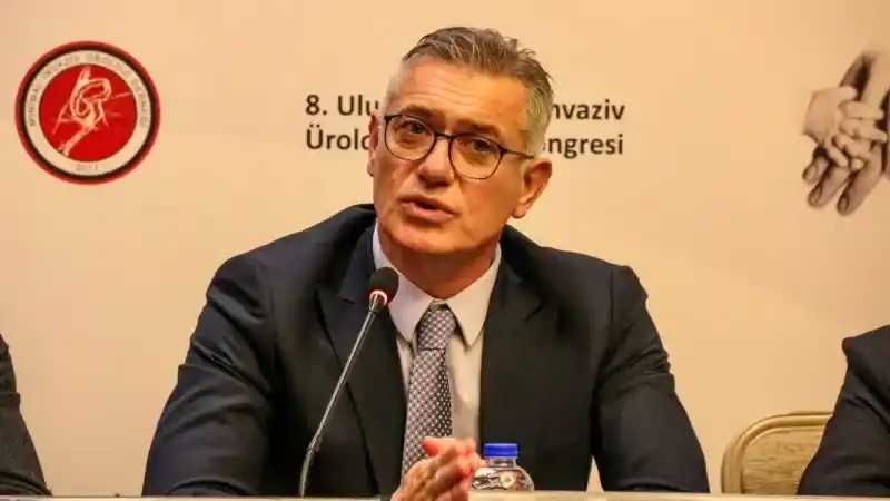 Prof. Dr. Cenk Bilen: “Robotlar hasta ile doktor arasına girdi, hastalar bizi değil robotları istiyorlar”