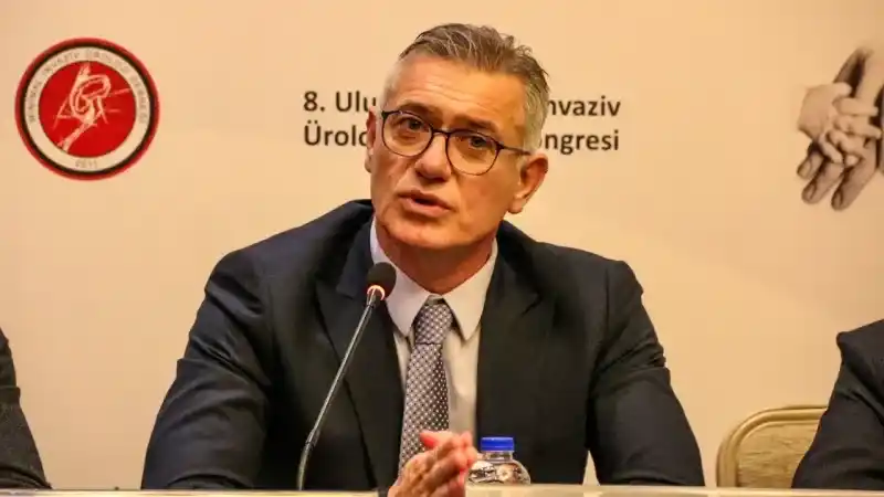 Prof. Dr. Cenk Bilen: “Robotlar hasta ile doktor arasına girdi, hastalar bizi değil robotları istiyorlar”