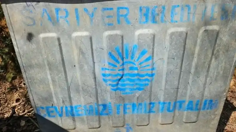 Çöp konteynerindeki yazı cesede götürdü