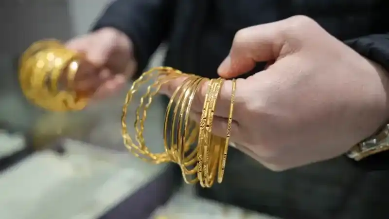 Altında yeni moda ajda model bilezikler