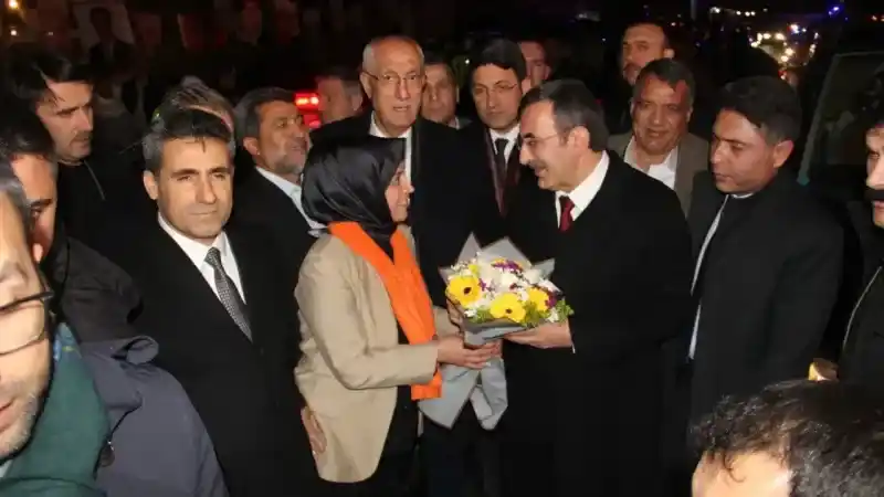 Cumhurbaşkanı Yardımcısı Yılmaz, “Yıl sonuna kadar 200 bin konutu teslim edeceğiz”