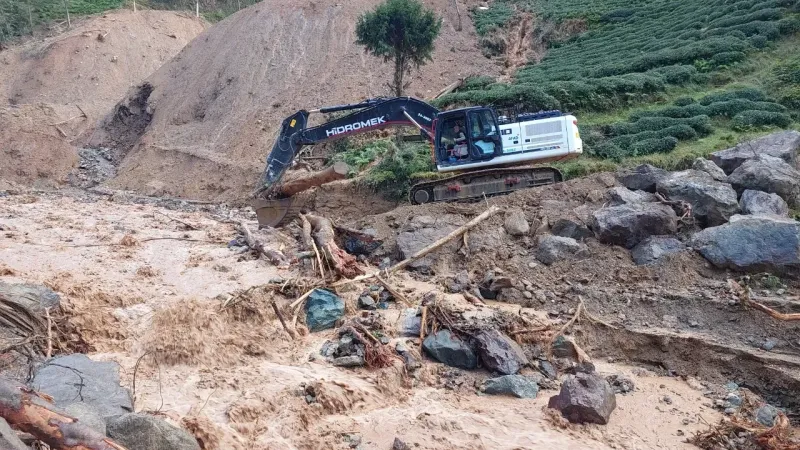 Rize’de yağmur dindi, risk azaldı, çalışmalar hız kazandı