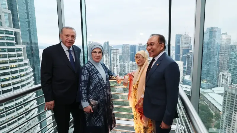 Cumhurbaşkanı Erdoğan'dan Malezya'da Petronas İkiz Kuleleri'ne ziyaret