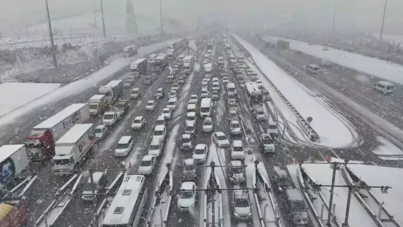 Kuzey Marmara Otoyolu beyaza büründü
