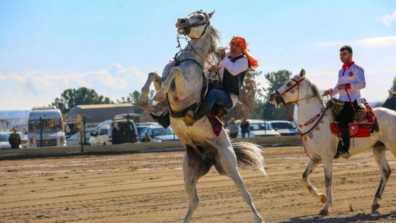Depremzedelere Özel Cirit Gösterisi