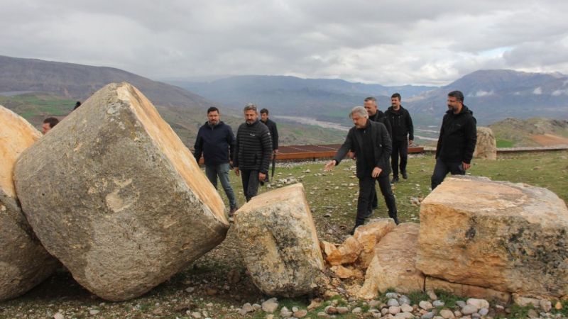 Depremde Devrildi Yeniden Ayağa Kaldırılıyor