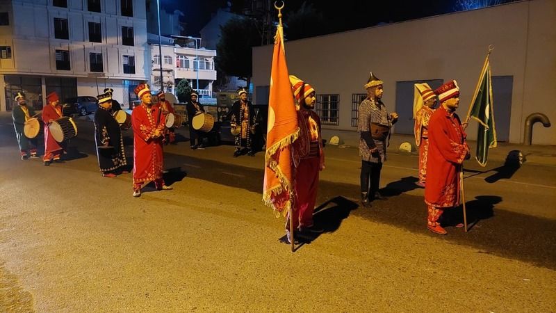 Sahurda davul yerine mehterle uyandılar!