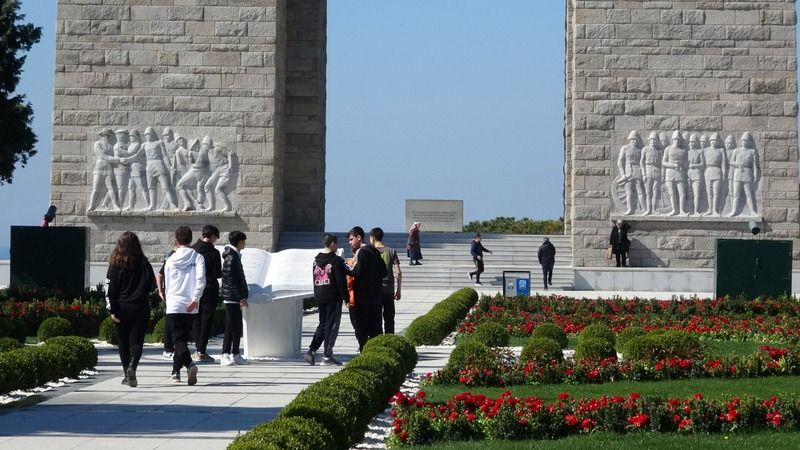 Şehitler Abidesi'ne ziyaretçi akını