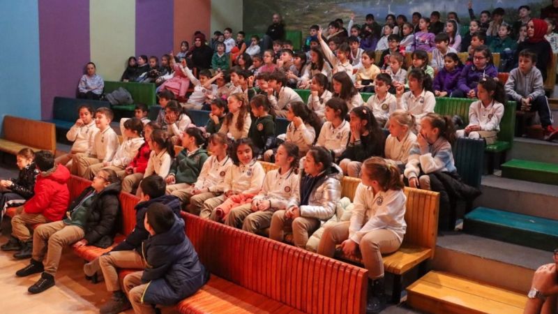 Çocuklara tiyatroyla deprem bilinci aşılanıyor