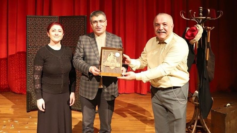 Yumurta-yı Hümayun sahnede