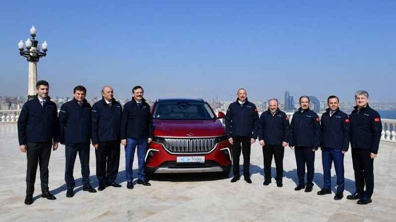 Aliyev, yerli otomobil Togg'u teslim aldı