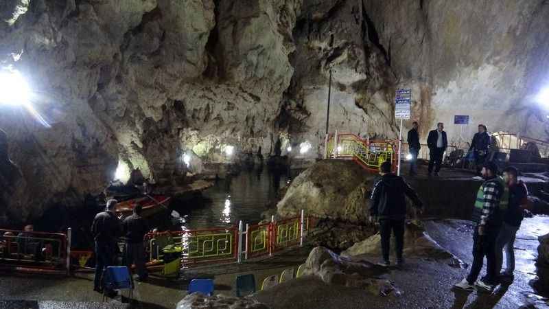 Yerin 80 metre altında göl keyfi