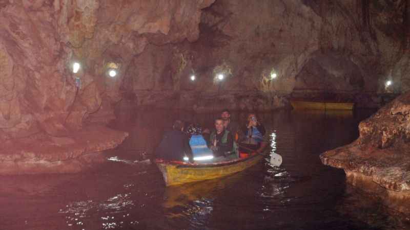 Yerin 80 metre altında göl keyfi