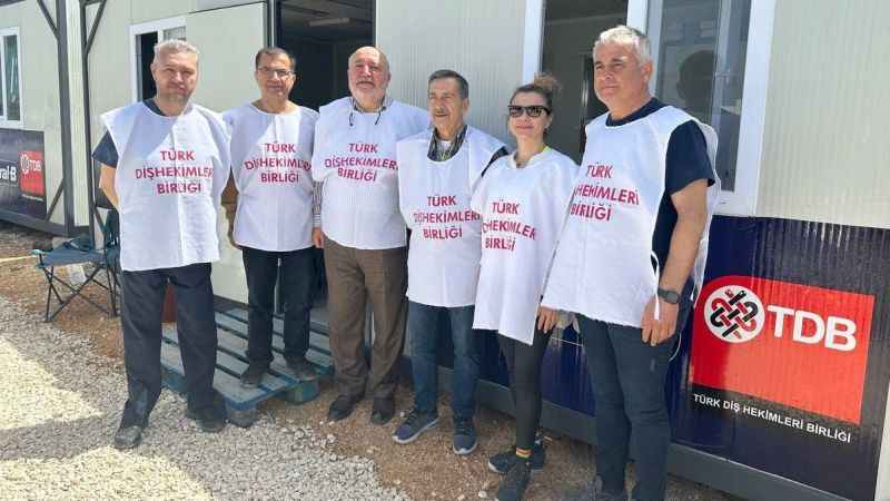 Depremzedeler mobil diş kliniğinde şifa buluyor 