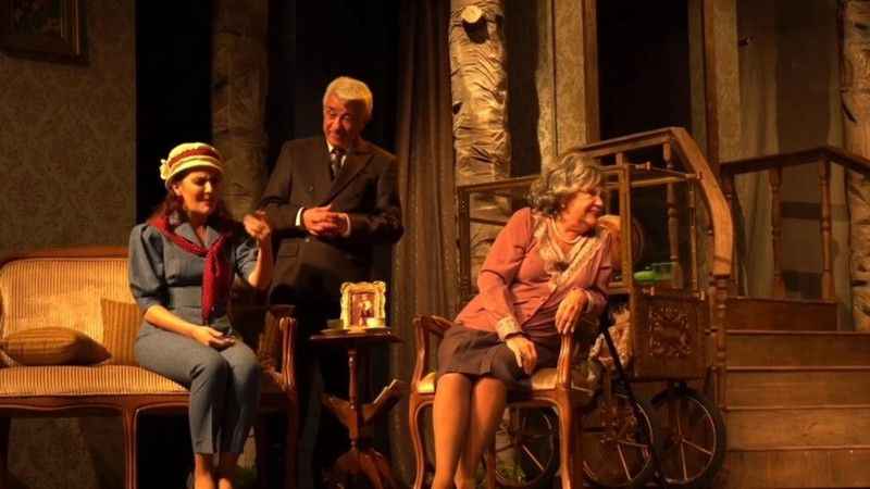 Nevra Serezli yeni oyunuyla tekrar sahnelerde