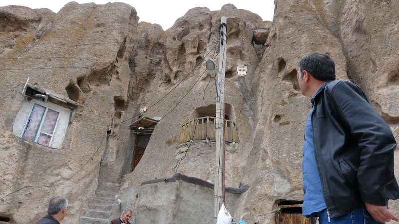 Kendovan evlerini gören hayran oluyor Kendovan evlerini gören hayran oluyor