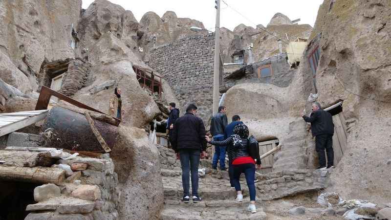 Kendovan evlerini gören hayran oluyor Kendovan evlerini gören hayran oluyor