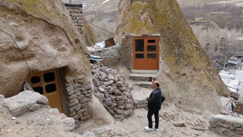 Kendovan evlerini gören hayran oluyor Kendovan evlerini gören hayran oluyor