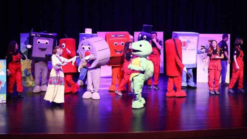 Depremzede çocuklara Bir Afet Masalı Müzikali