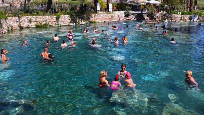 Bayram tatilcileri Pamukkale'ye koştu 