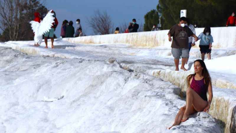 Bayram tatilcileri Pamukkale'ye koştu 