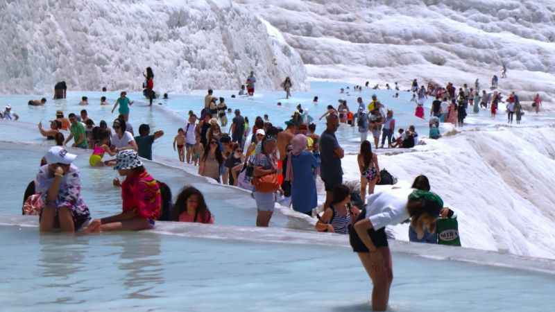 Bayram tatilcileri Pamukkale'ye koştu 