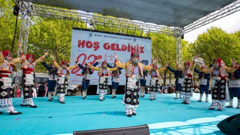 Bursa'da çifte çocuk şenliği