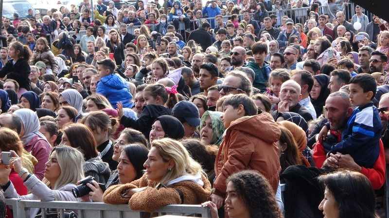 Kıraç, depremzede çocukları coşturdu