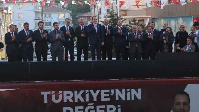 Fatih Erbakan: Biz borçtan kurtulmaya çalışıyoruz, Kılıçdaroğlu 300 milyar dolar borç getiriyor