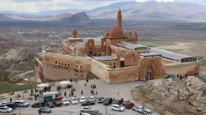 İshak Paşa Sarayı ziyaretçi akınına uğradı