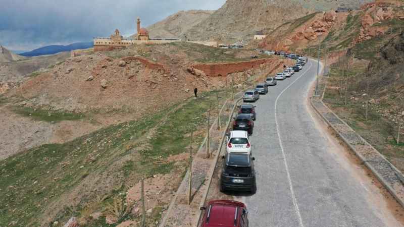 İshak Paşa Sarayı ziyaretçi akınına uğradı