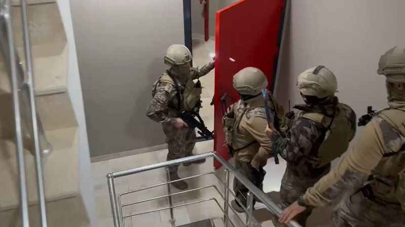 Kuzenler yakayı ele verdi!