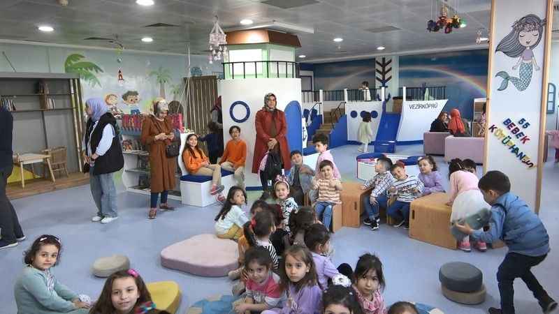 Bu kütüphane bebek ve çocuklara özel 