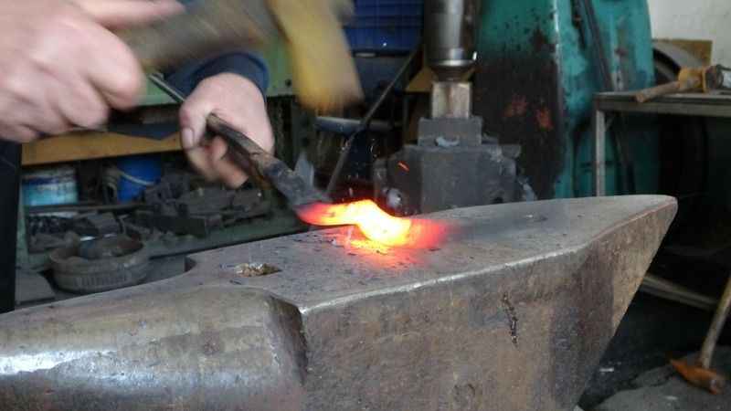 Depremzede ustalar var olma savaşı veriyor