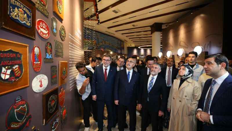 Otoparka dönüştürülen İzmir İktisat Kongresi yeniden inşa edildi