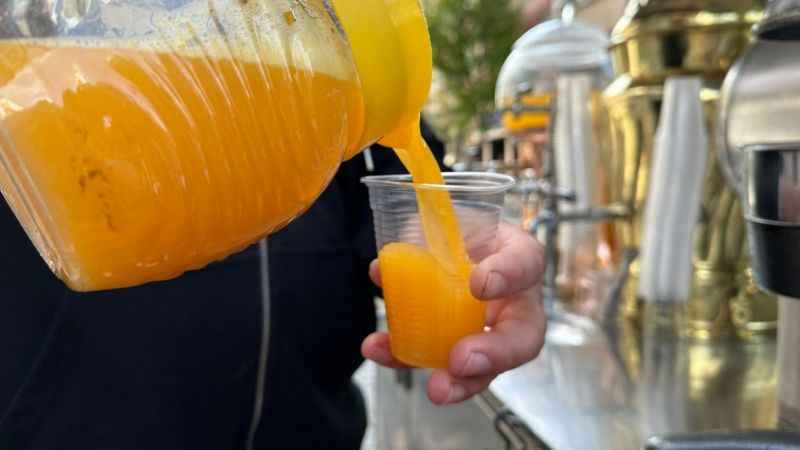 Mevsim geçişlerinde portakal ve limon suyu